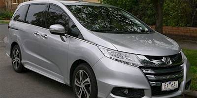 File:2014 Honda Odyssey (MY14) VTi-L van (2015-08-07) 01 ...