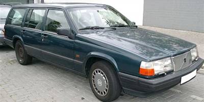 File:Volvo 940GL front 20070902.jpg - Wikimedia Commons