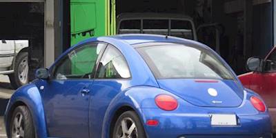 File:Volkswagen New Beetle 1.8T Sport 2005 (9430258547 ...