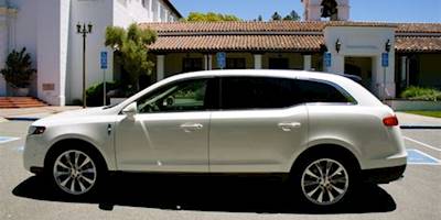 Lincoln MKT | Photos from a photoshoot of the Lincoln MKT ...