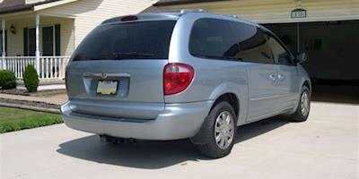File:2004 Chrysler Town and Country rear 34.jpg ...