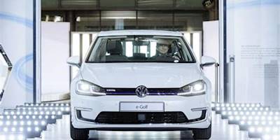 Volkswagen e-Golf, l’autonomia dell’elettrica sale a 300 ...