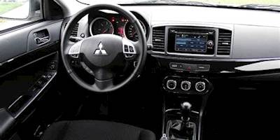 File:Mitsubishi Lancer Sportback Cockpit Interieur ...