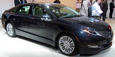 File:2013 Lincoln MKZ Hybrid -- 2012 NYIAS.JPG - Wikimedia ...