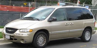 File:Chrysler Town and Country SWB -- 07-09-2009.jpg ...