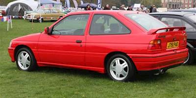File:Ford Escort RS 2000 registered May 1992 1998cc rear ...