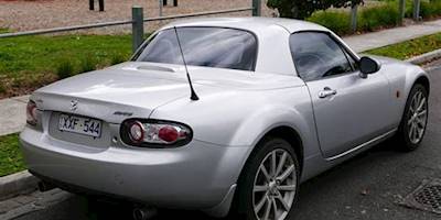 File:2007 Mazda MX-5 (NC Series 1) hardtop (2015-05-29) 02 ...