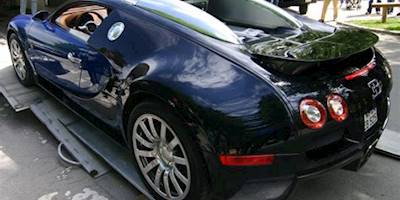File:Bugatti Veyron-salzburg (4).jpg - Wikimedia Commons
