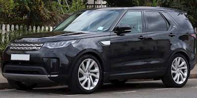 File:2017 Land Rover Discovery HSE TD6 Automatic 3.0 Front ...
