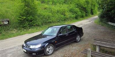 File:Saab 9-5 2.0t sedan MY2000 14.jpg - Wikimedia Commons