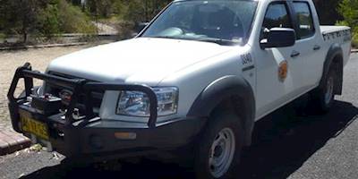 File:2006-2008 Ford Ranger (PJ) XL 4-door utility ...