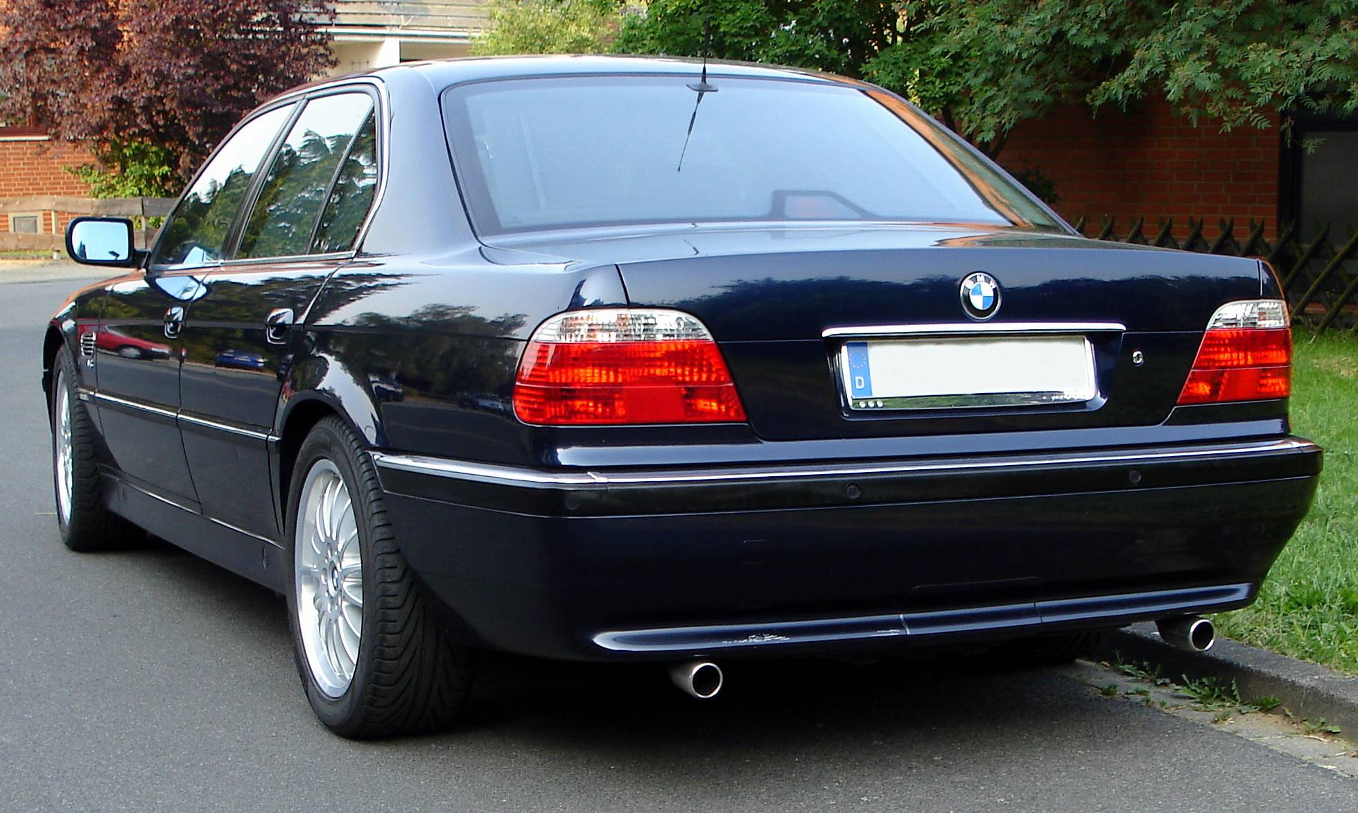 1995 BMW 740 iL 4dr Sedan 5-spd auto w/OD