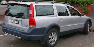 File:2004 Volvo XC70 (MY04) LE 2.5 T station wagon (2015 ...