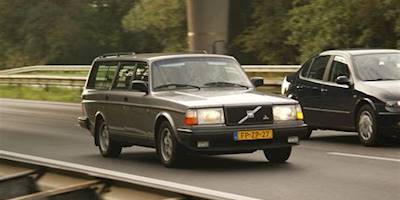 File:1992 Volvo 240 Polar Estate (15163380960).jpg ...