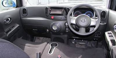 File:Nissan cube 15G interior.jpg - Wikimedia Commons
