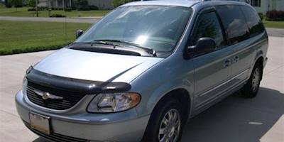 File:2004 Chrysler Town and Country.jpg - Wikimedia Commons
