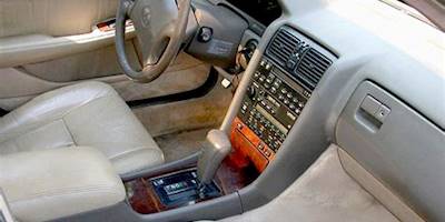 File:Lexus LS400 interior front1.jpg - Wikimedia Commons
