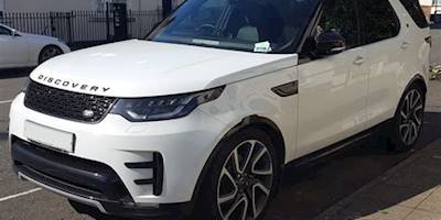 File:2017 Land Rover Discovery HSE TD6 Automatic Front.jpg ...