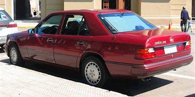 File:1992 Mercedes Benz 300 E-24.jpg - Wikimedia Commons