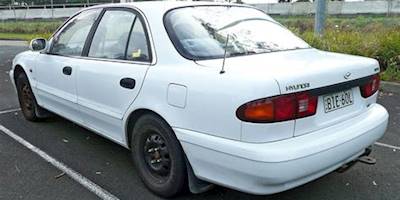 File:1993-1996 Hyundai Sonata (Y3) GLE sedan 02.jpg ...