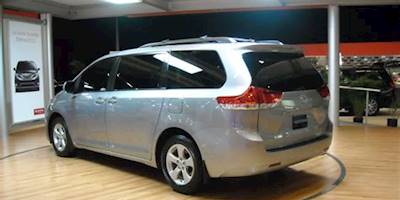 File:2011 Toyota Sienna back.jpg - Wikimedia Commons