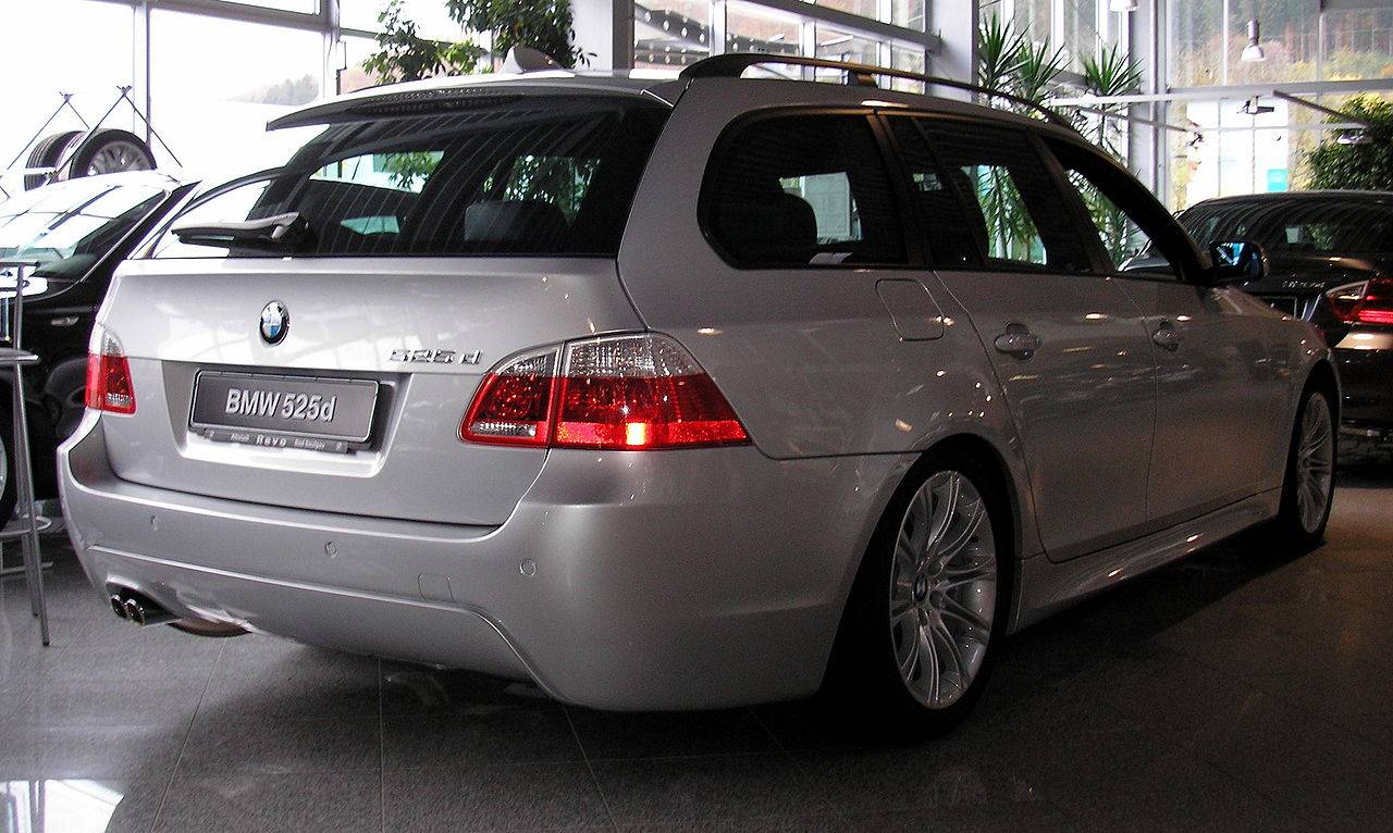 File:BMW 5er Touring (E61) rear.JPG - Wikimedia Commons