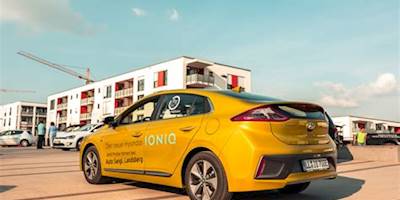 Hyundai IONIQ Electric Blazing Yellow | Probefahrt des ...