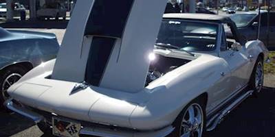 File:Chevrolet Corvette C2 Convertible (Auto classique ...