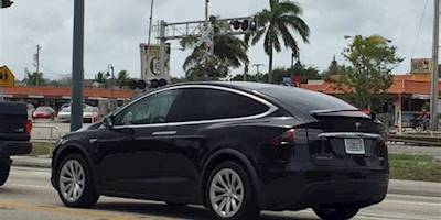 File:2016 Tesla Model X in Lantana Florida 2of2.jpg ...