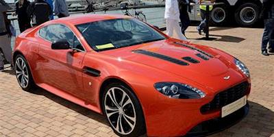 Aston Martin V12 Vantage Carbon Edition