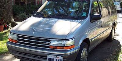 File:Plymouth Voyager 1992.jpg - Wikimedia Commons