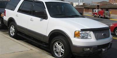 File:2003-2006 Ford Expedition.jpg - Wikimedia Commons