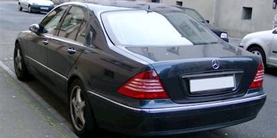 File:Mercedes W220 rear 20071025.jpg - Wikimedia Commons