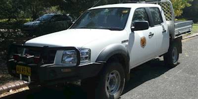 File:2006-2008 Ford Ranger (PJ) XL 4-door cab chassis 01 ...