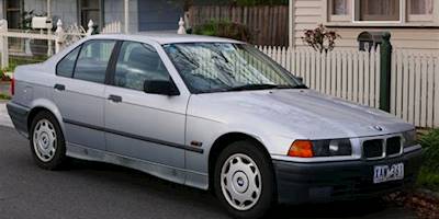File:1994 BMW 318i (E36) sedan (2015-05-29) 01.jpg ...