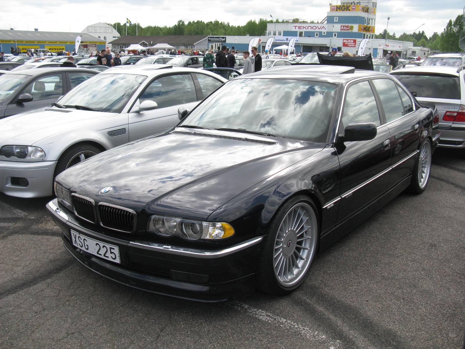 File:BMW 740i (E38).jpg - Wikimedia Commons