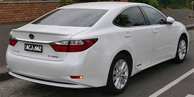 File:2013 Lexus ES 300h (AVV60R) Sports Luxury sedan (2015 ...