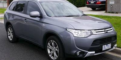 File:2014 Mitsubishi Outlander (ZJ MY14.5) ES 4WD wagon ...
