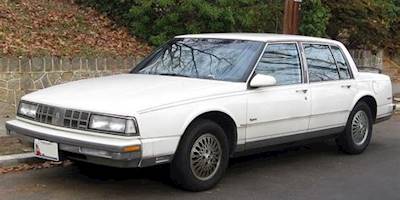File:1988-1990 Oldsmobile Ninety-Eight Regency -- 01-11 ...