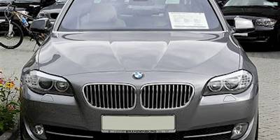 File:BMW 550i (F10) – Frontansicht, 17. Juli 2011 ...