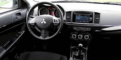 Datei:Mitsubishi Lancer Sportback Cockpit Interieur ...