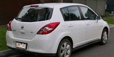 File:2012 Nissan Tiida (C11 S4) ST hatchback (2015-08-07 ...