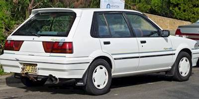 File:1989-1991 Nissan Pulsar (N13 S2) Q 5-door hatchback ...