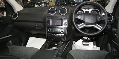 File:Mercedes-Benz W164 interior.jpg - Wikimedia Commons
