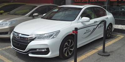 File:Honda Accord IX facelift China 2016-04-04.jpg ...