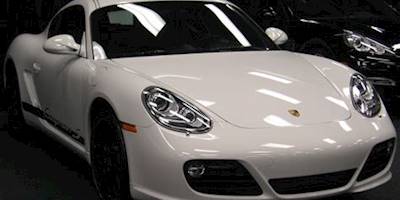 File:'11 Porsche Cayman S (MIAS '11).jpg - Wikimedia Commons