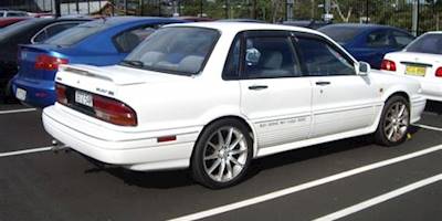 File:1990-1993 Mitsubishi Galant (HH) VR-4 sedan ...