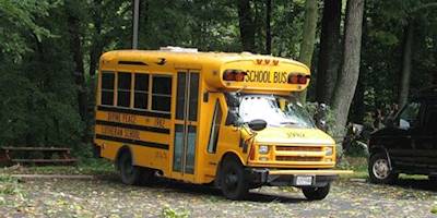 File:Divine Peace Lutheran School bus.jpg - Wikimedia Commons