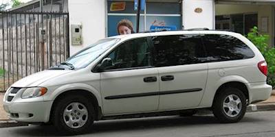 File:Dodge Grand Caravan SE 3.3 2003 (13632717353).jpg ...
