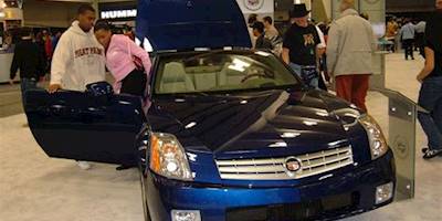 File:2005 blue Cadillac XLR.JPG - Wikimedia Commons